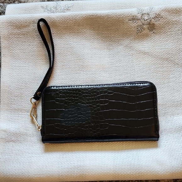 Unbranded Handbags - Black Croc Embossed Wristlet Wallet.